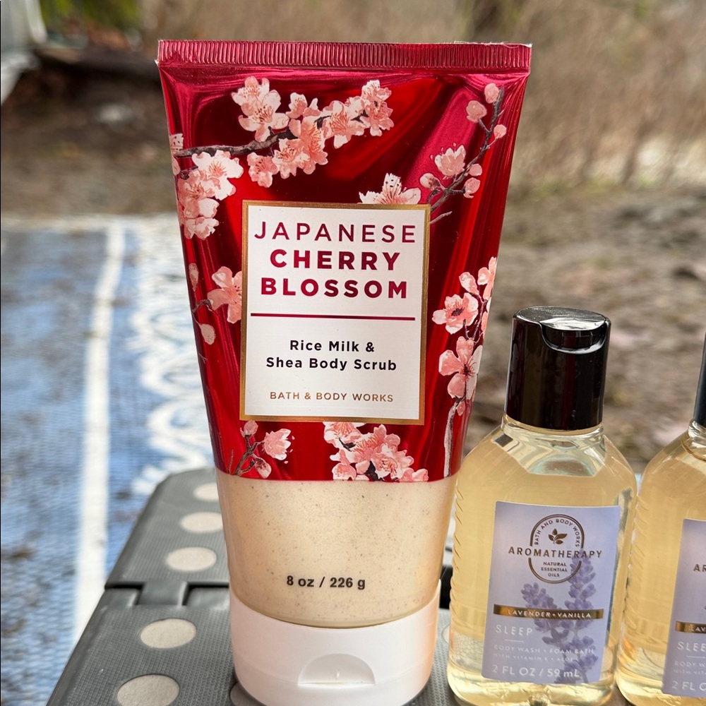 Bath and Body Works bath bundle - Picture 2 of 7